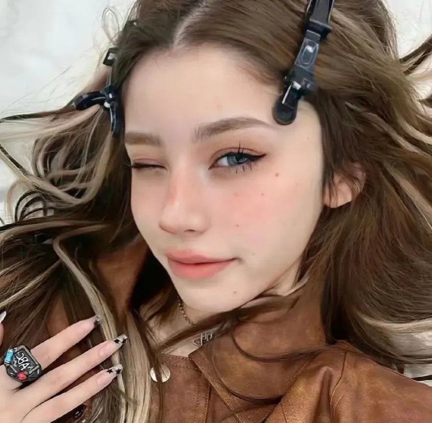 妖凤云城海报
