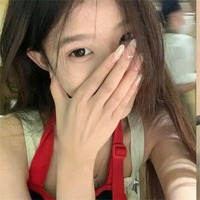 红色康乃馨海报